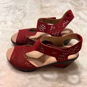 JBU Chloe memory foam sandals size 9 M